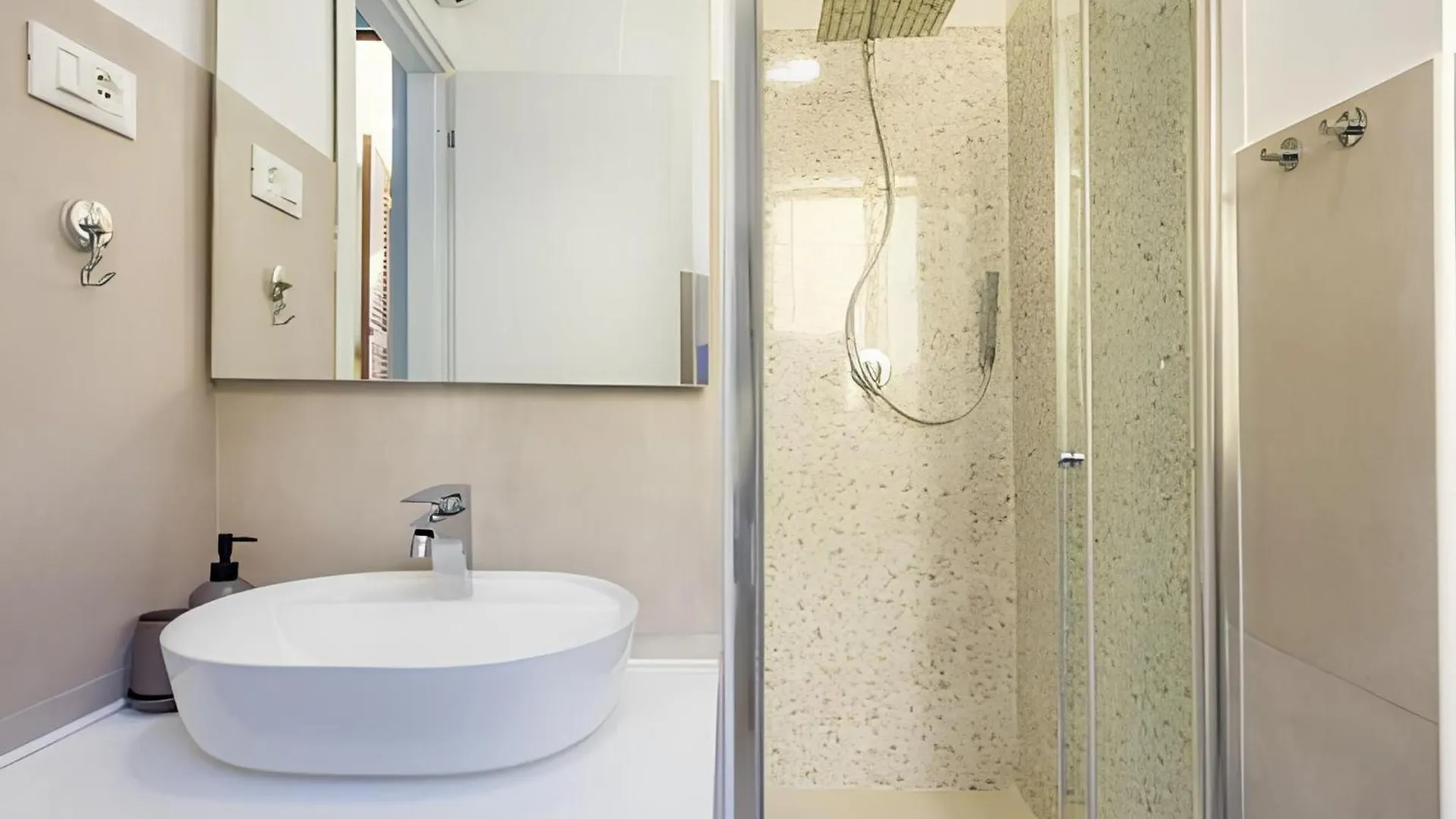 1 Minuto Da San Pietro - Nicole House Apartment Rome